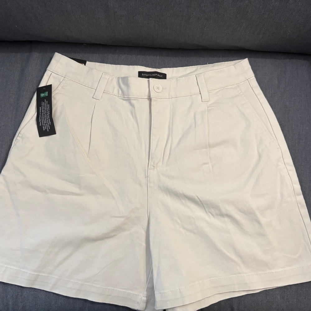 Banana Republic Women's Tan Pleat Front Short